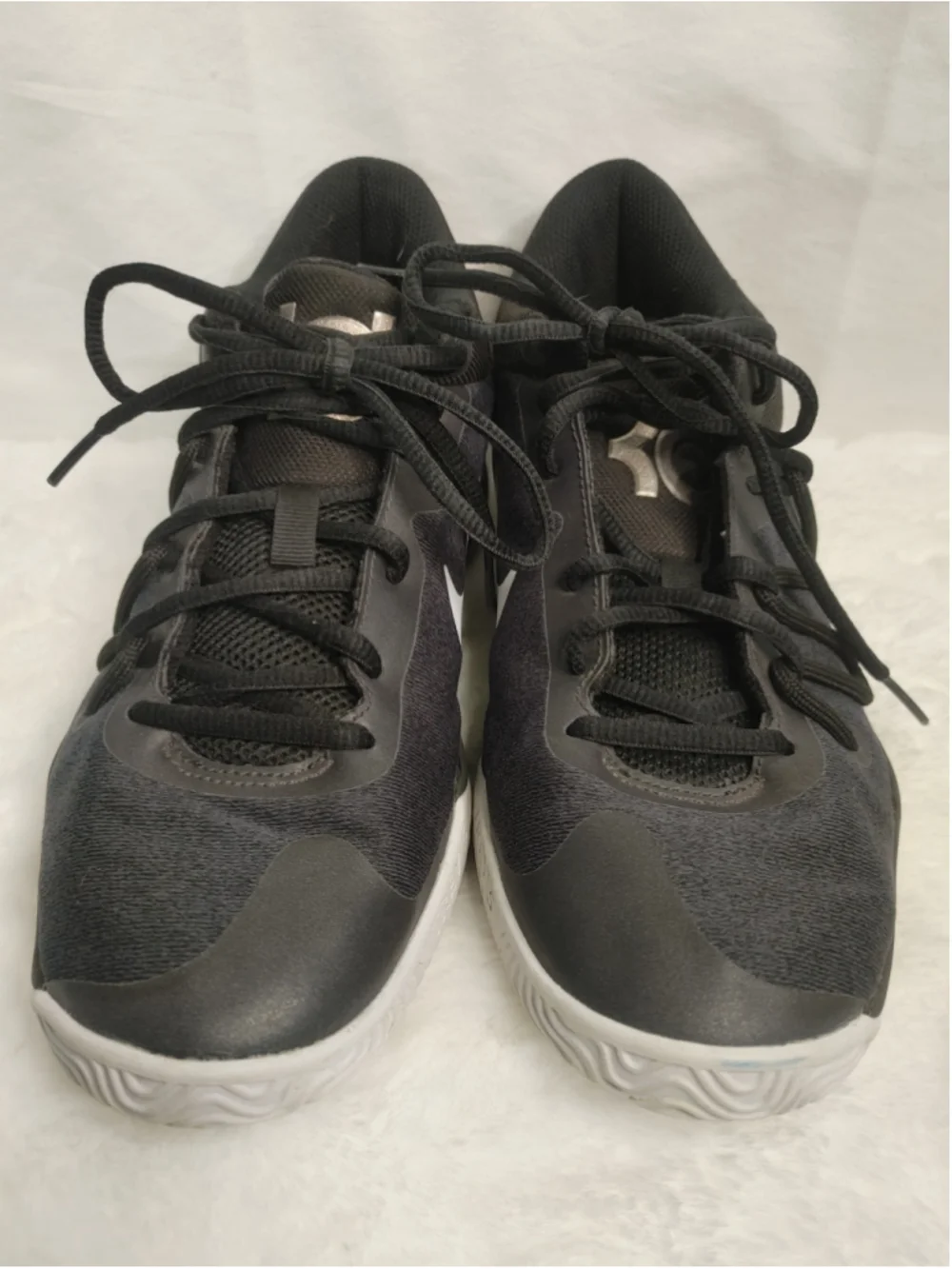 Boys Nike KD Trey 5 Basketball Sneakers Black White Size 5.5Y